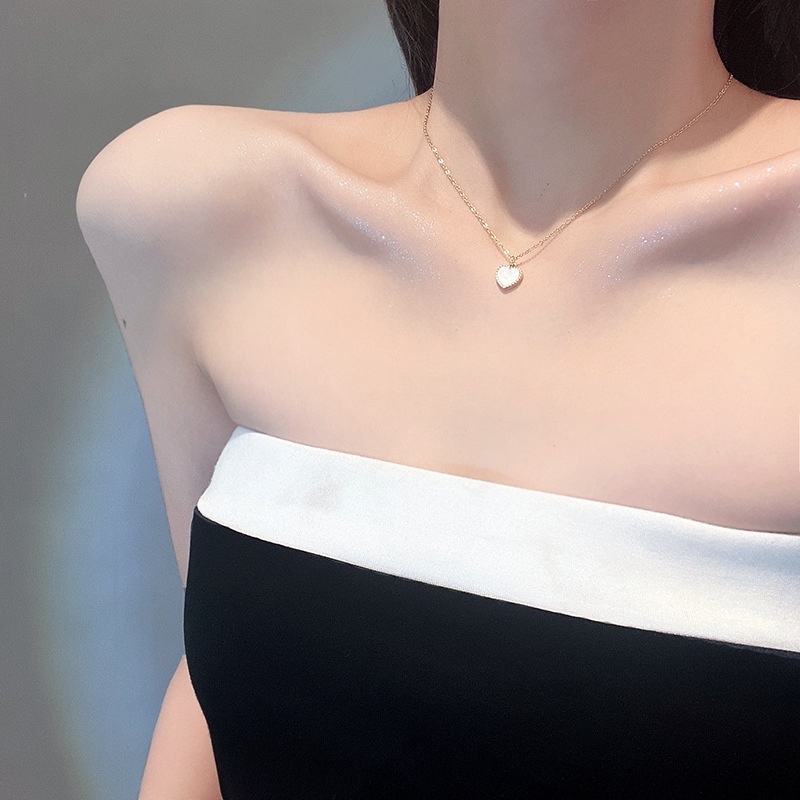 Kalung Choker Bentuk Hati Bahan Titanium Gaya Klasik Untuk Wanita