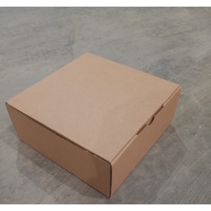 

Kardus 18 x 18 x 5 --Die Cut dan easy usage--