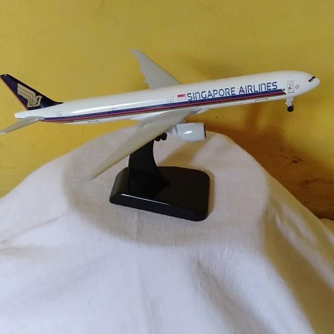 Miniatur Pesawat Terbang Singapore Airline Boeing Original/Metal