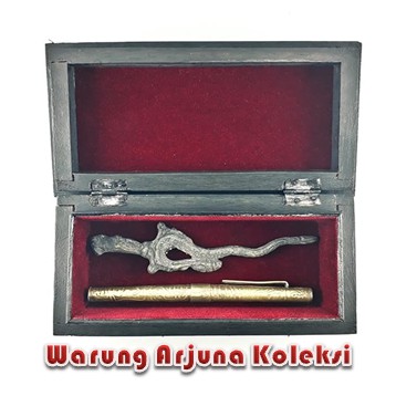 

Paket Satu Set Keris Blorong Bolpen Pulpen Kotak Kayu Ukir