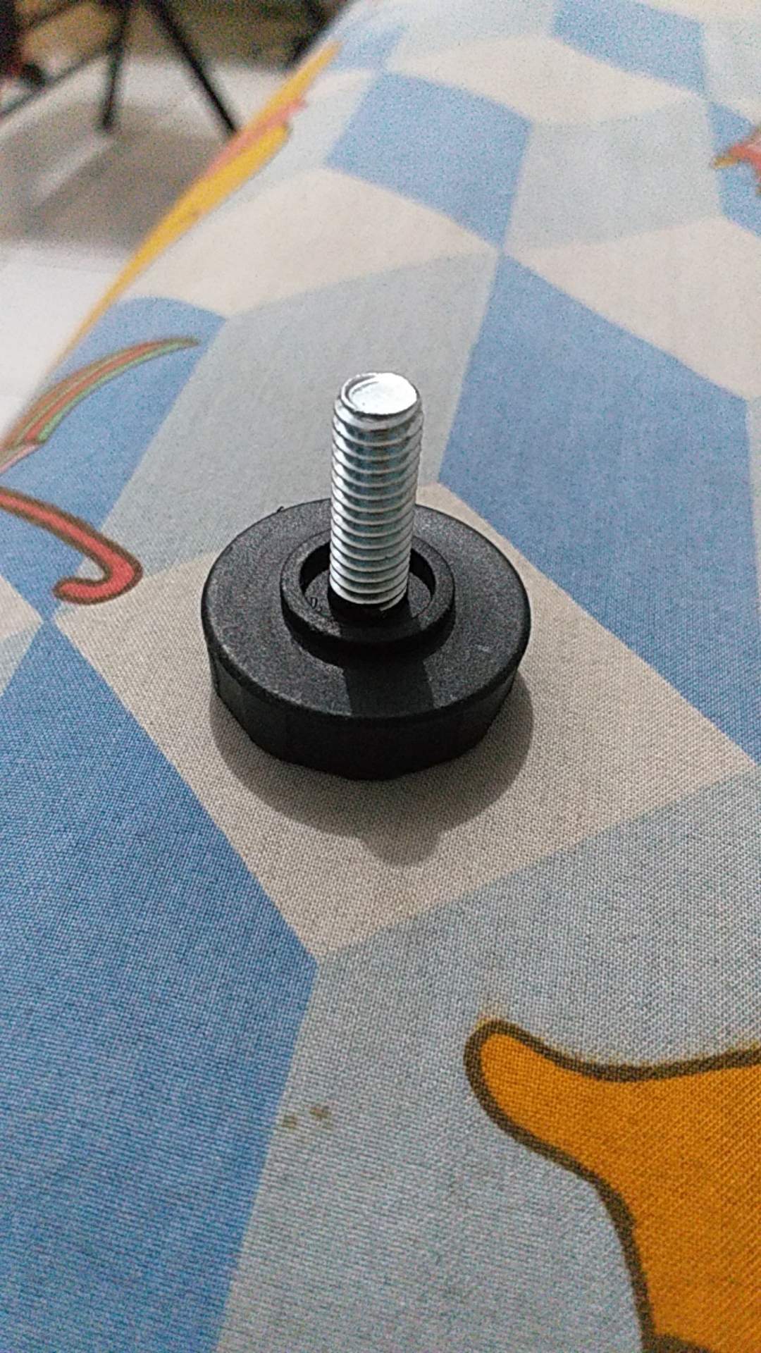 Kaki Meja Adjuster 33 Mm Sedang Baut Pendek - Kaki Stabil Kursi