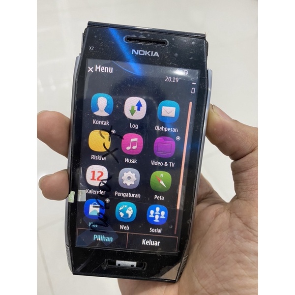 Nokia x7-00