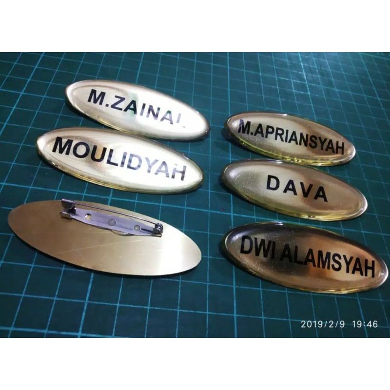 NAME TAG OVAL KUNINGAN PAPAN NAMA OVAL KUNINGAN RESIN PIN RESIN