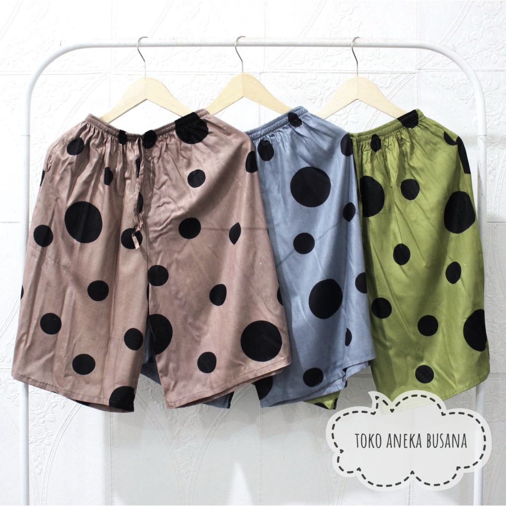 Celana Pendek 3/4 Wanita Dewasa