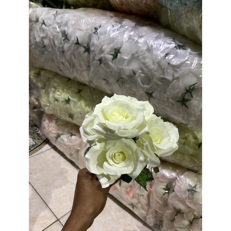 Tangkai Mawar K6 Bludru Import/Bunga Mawar/Artificial/Bunga Palsu/Hiasan/Dekorasi-PUTIH
