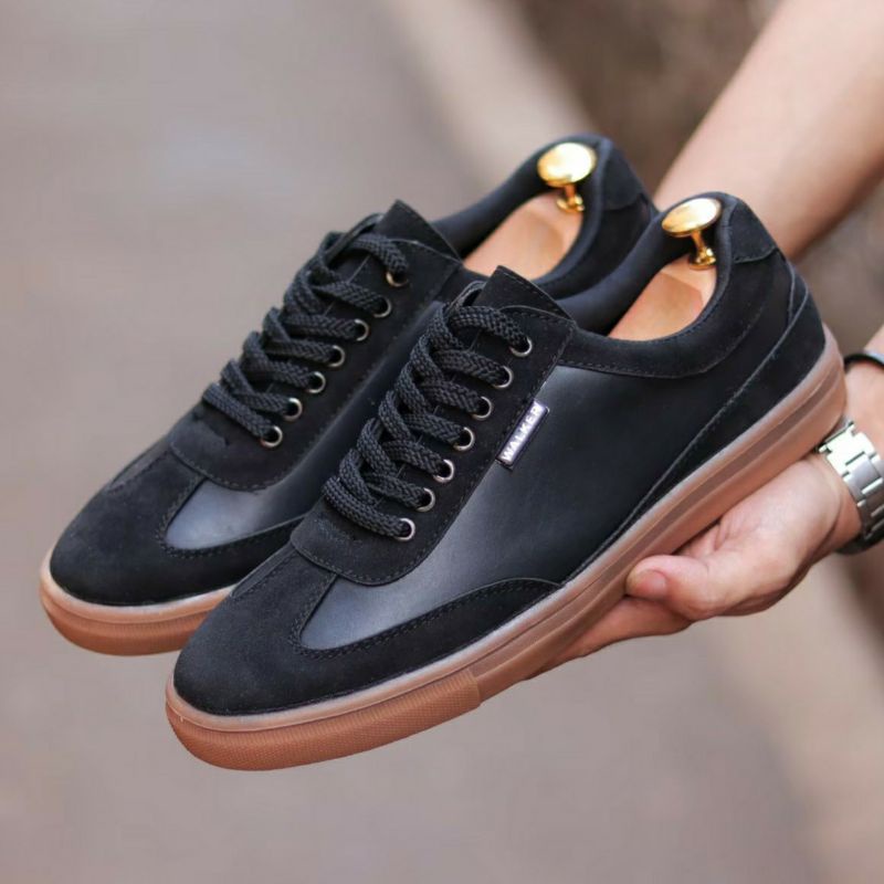 RAMI BLACK Sepatu Casual Pria Sneakers Hitam Kulit Suede Spatu Kets Skate Santai Main Kuliah Kerja Outdoor