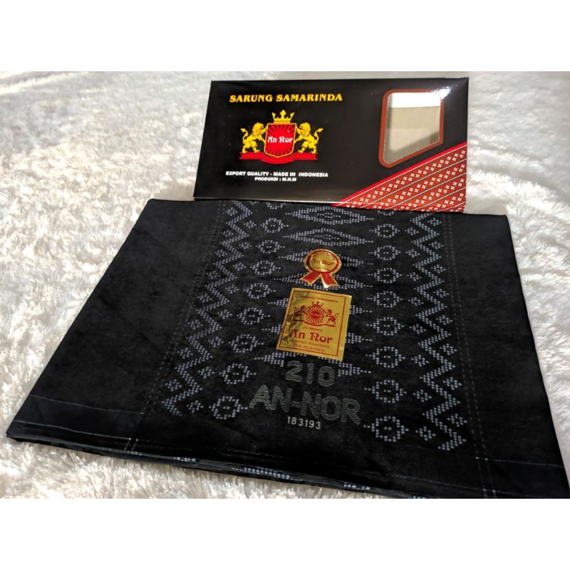 Sarung Samarinda An nur Khusus Hitam polos.