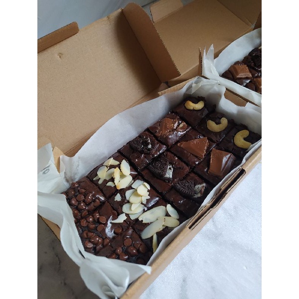 

BROWNIES SEKAT / FUDGY BROWNIES PANGGANG LIVIA KITCHEN SIZE SMALL