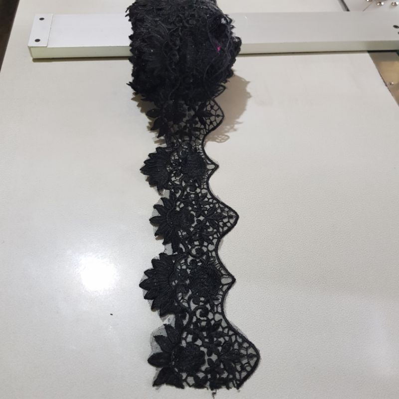 Renda bordir tile pinggiran