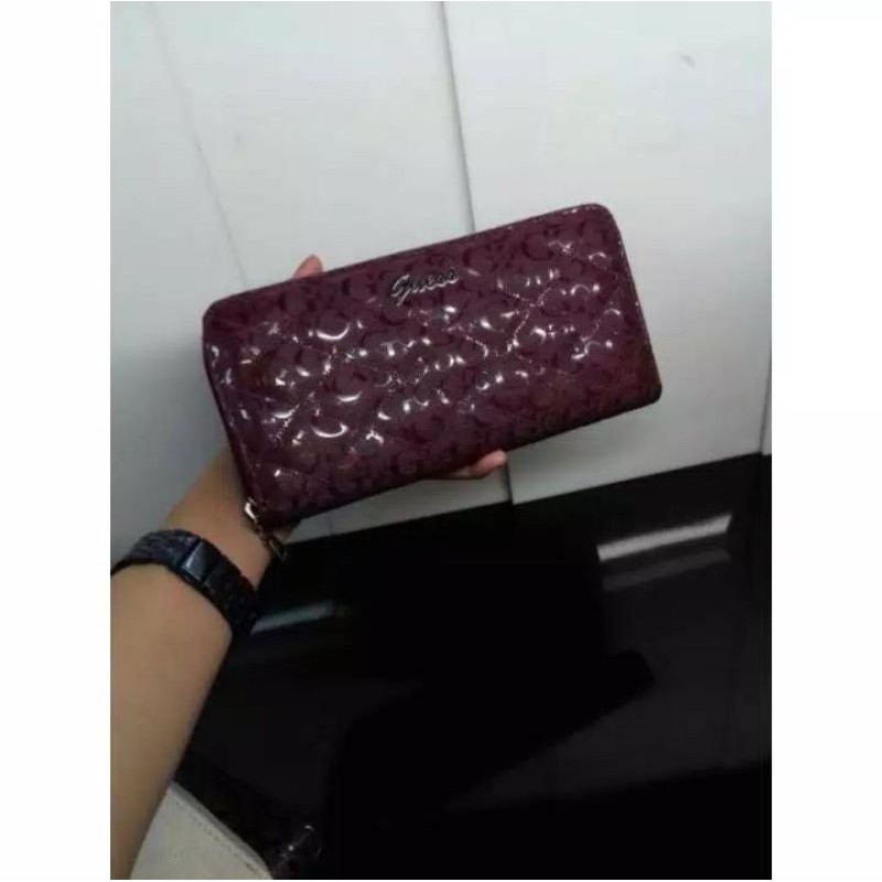 dompet guess