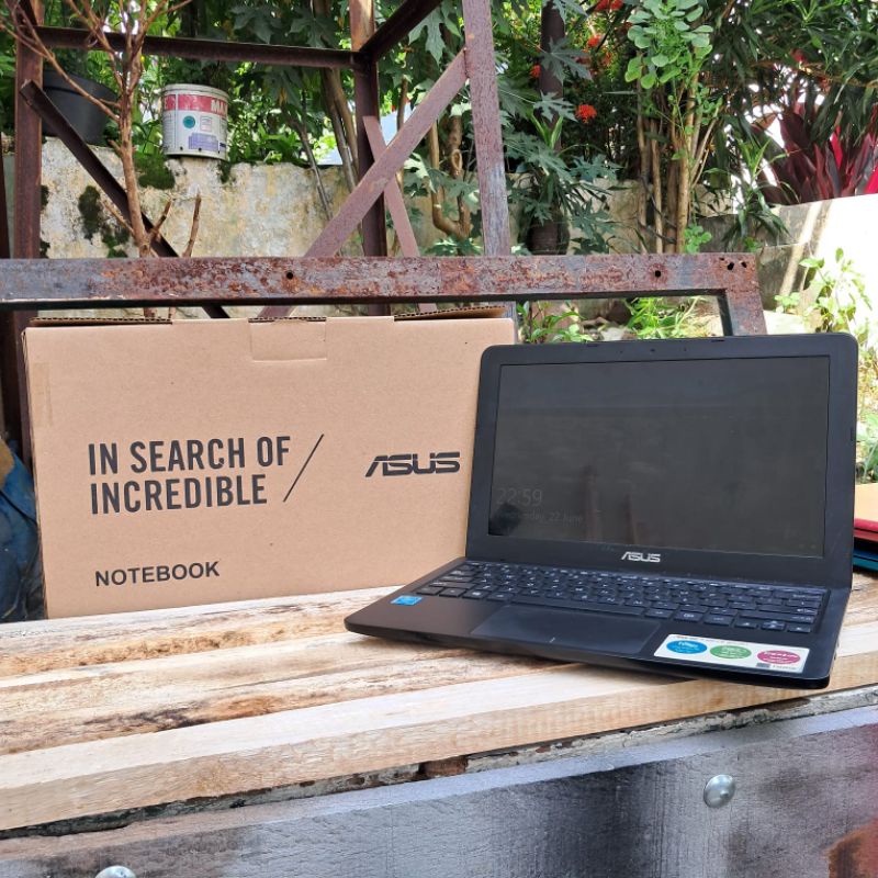 NOTEBOOK ASUS E202SA SUPER MURAH BERGARANSI. COCOK UNTUK KULIAHAN, ANAK SEKOLAH DAN KANTORAN