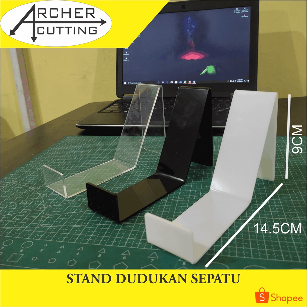 STAND DUDUKAN DISPLAY SEPATU AKRILIK