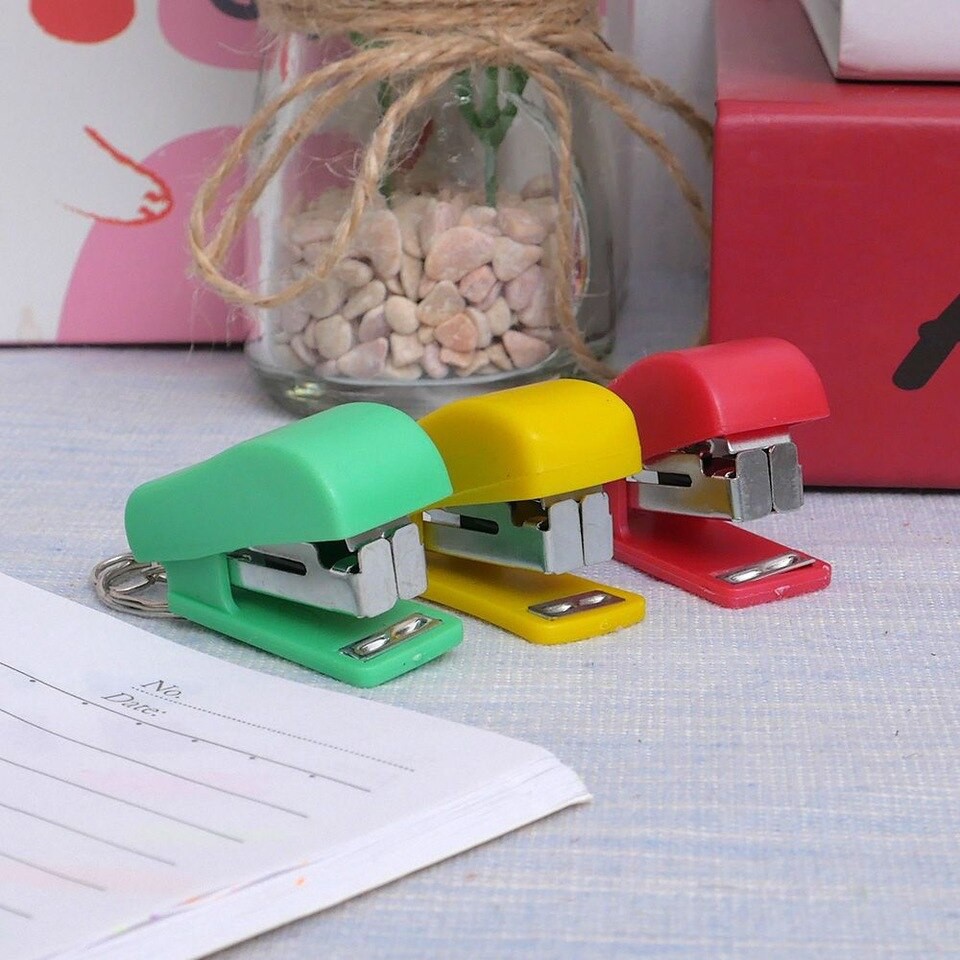 

ABM Grosir - Souvenir Staples / Strapler / Straples Mini Alat Kantor / Souvenir Staples kecil