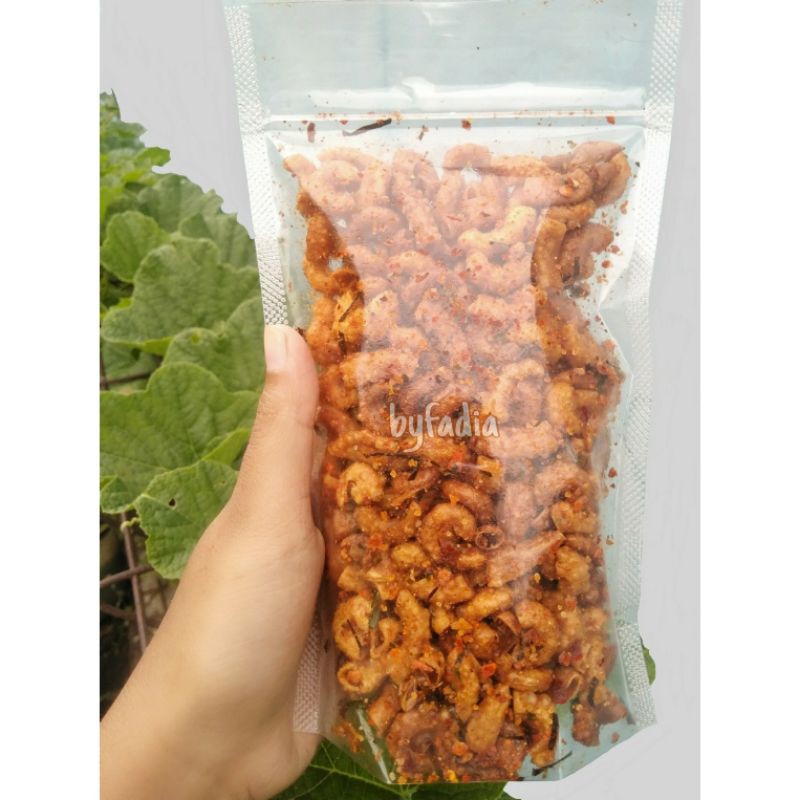 

Makroni kering pedas dengan daun jeruk