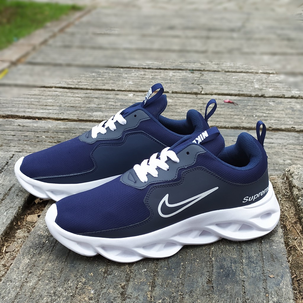 sepatu nike supreme