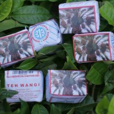 

Teh 313 cap pohon kurma satu pack isi 10 bungkus