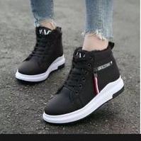 sepatu sneakers bots wanita evolusion