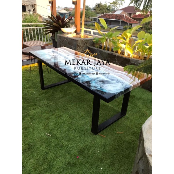 Set Meja Trembesi Motif Ocean Resin Kombinasi Kayu Solid Mewah Furniture Jepara