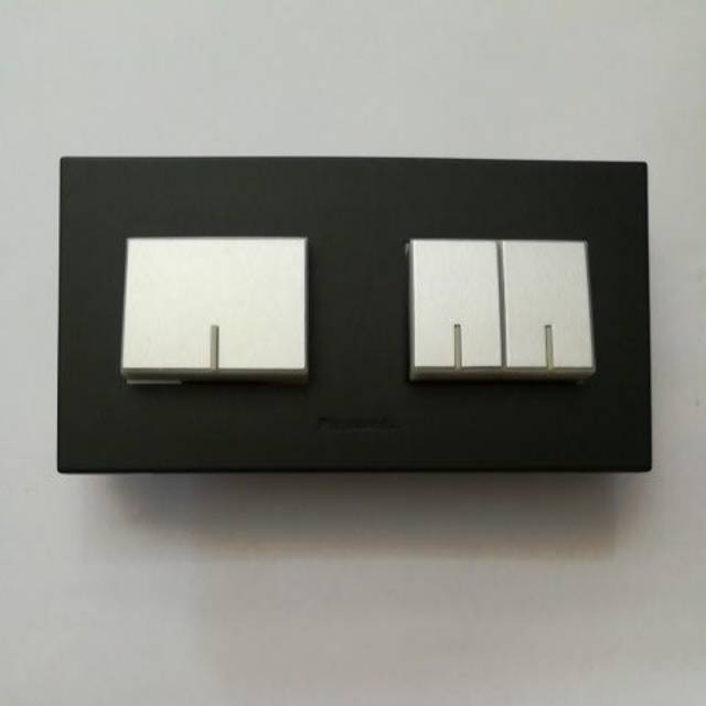 Panasonic Black Silver Saklar 3 Gang Iluminasi
