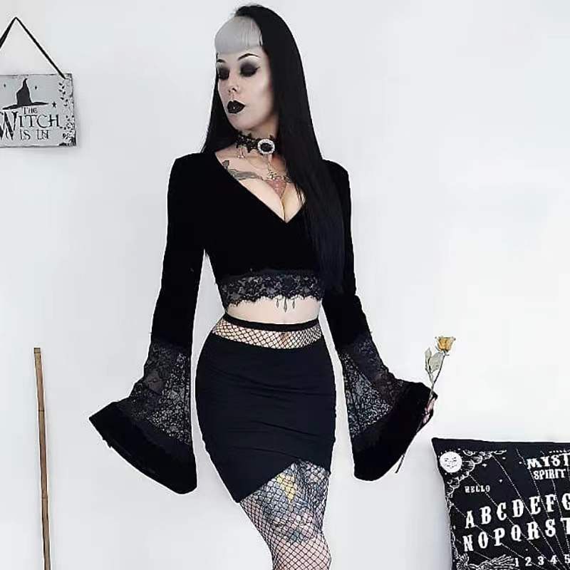 [Goth] V-Neck Lace Trumpet Sleeve Crop Top 8470 (S/M/L)