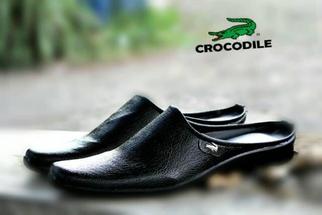 BEST SELLER / SENDAL SEPATU BUSTONG CROCODILE HITAM