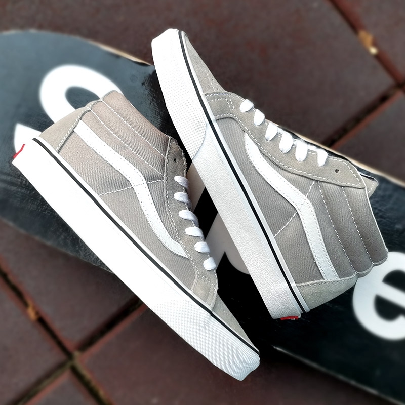 branded casual shoes