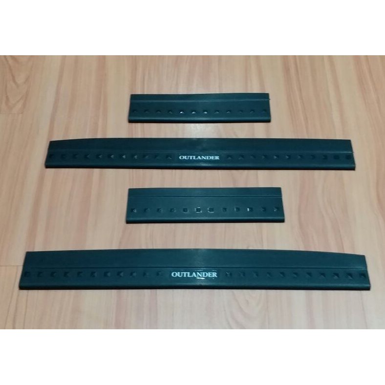 Sillplate Samping Outlander Sport Plastik