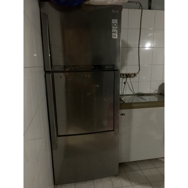 DI JUAL BARANG BEKAS CAFE KULKAS LG