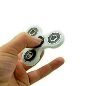 Mainan Hand Toys Spinner Tengah Besi Termurah.