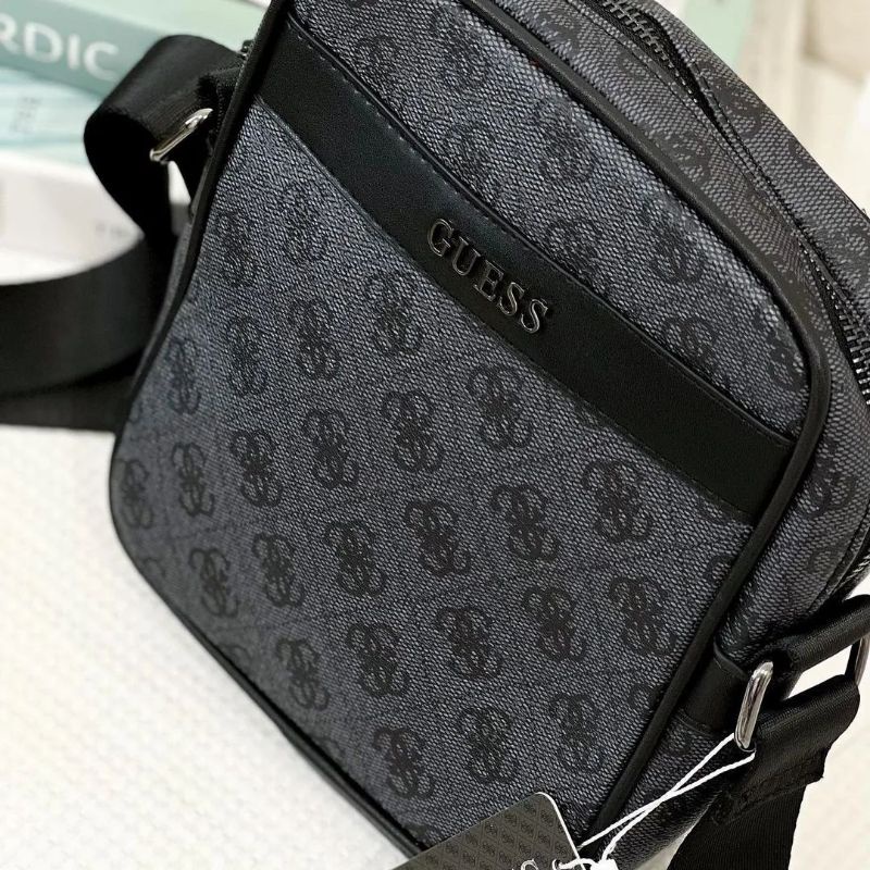 GUESSS MAN Uptown Logo Messenger Bag