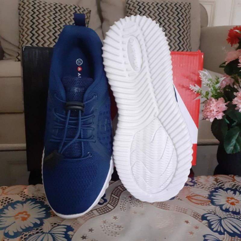 Sepatu snekers anak AIRWALK (Size 32)