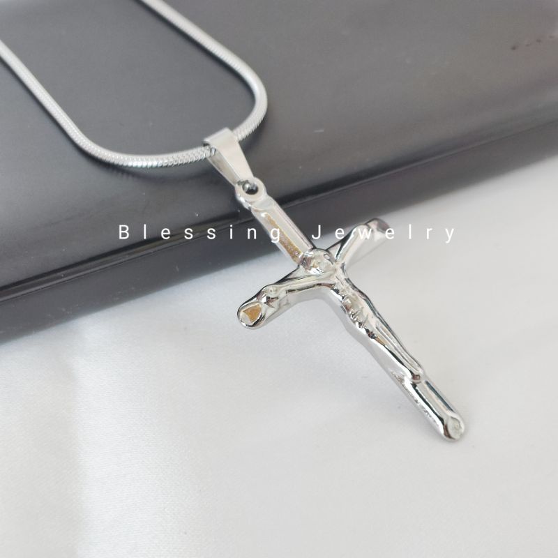 Kalung Salib Yesus Emas Titanium