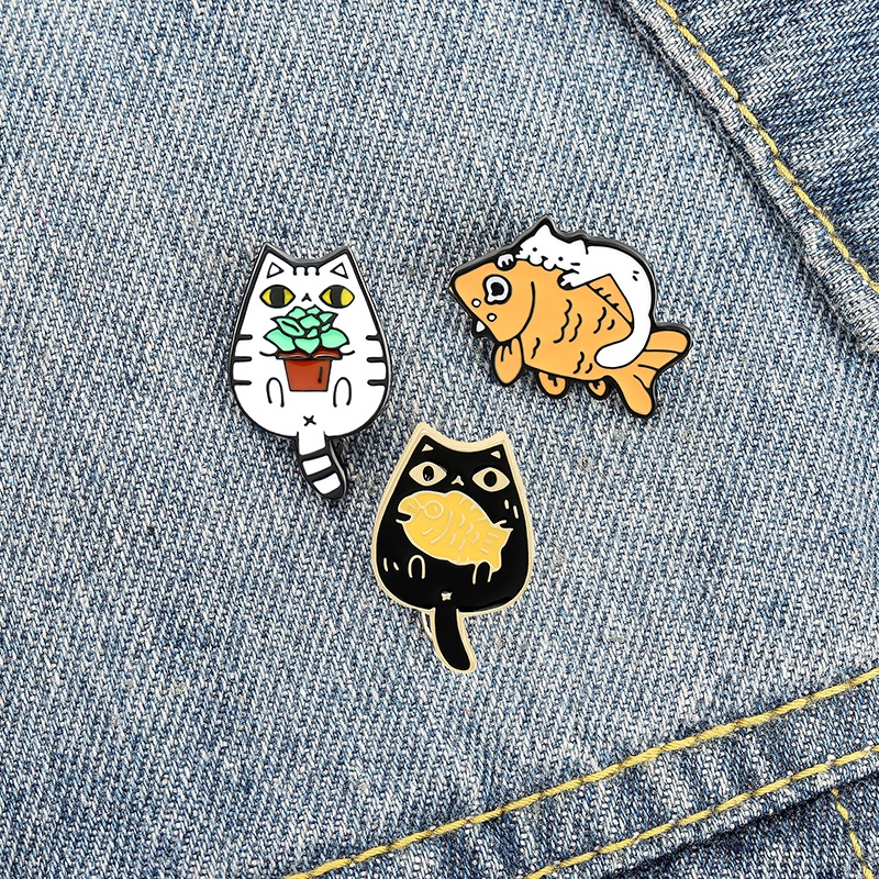 Bros Pin Enamel Bentuk Kucing Dan Ikan Untuk Hadiah