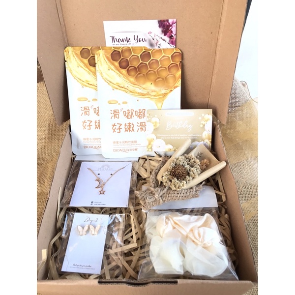 

Gift Box thema gold 8/ Kado ultah cewek