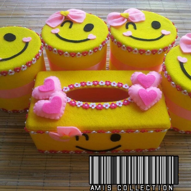 Satu set toples smile