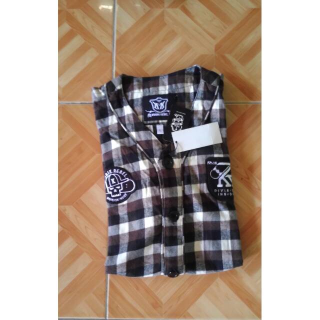 Kemeja pendek kubik rebel