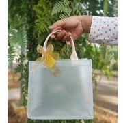 

TAS MIKA PUTIH DOFF PLT 20*7*20 TOTEBAG TAS LEBARAN TAS HAMPERS TAS HANTARAN TAS PERNIKAHAN TAS KADO TAS BINGKISAN