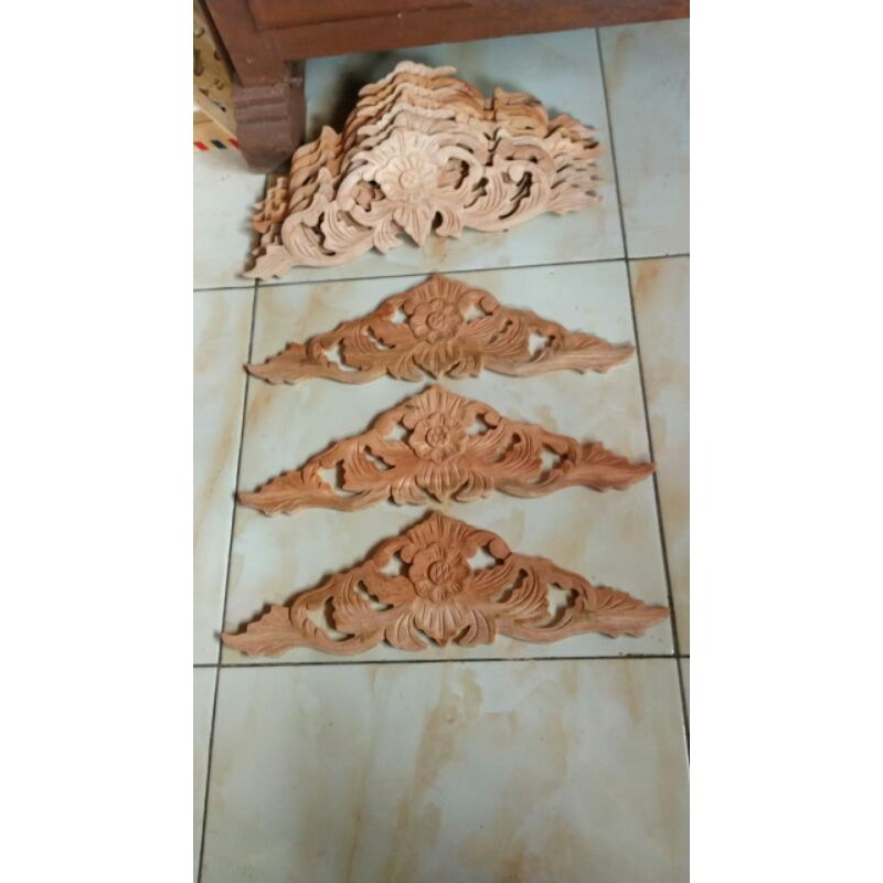 ORNAMENT TEMPEL UKIR KAYU MAHONI