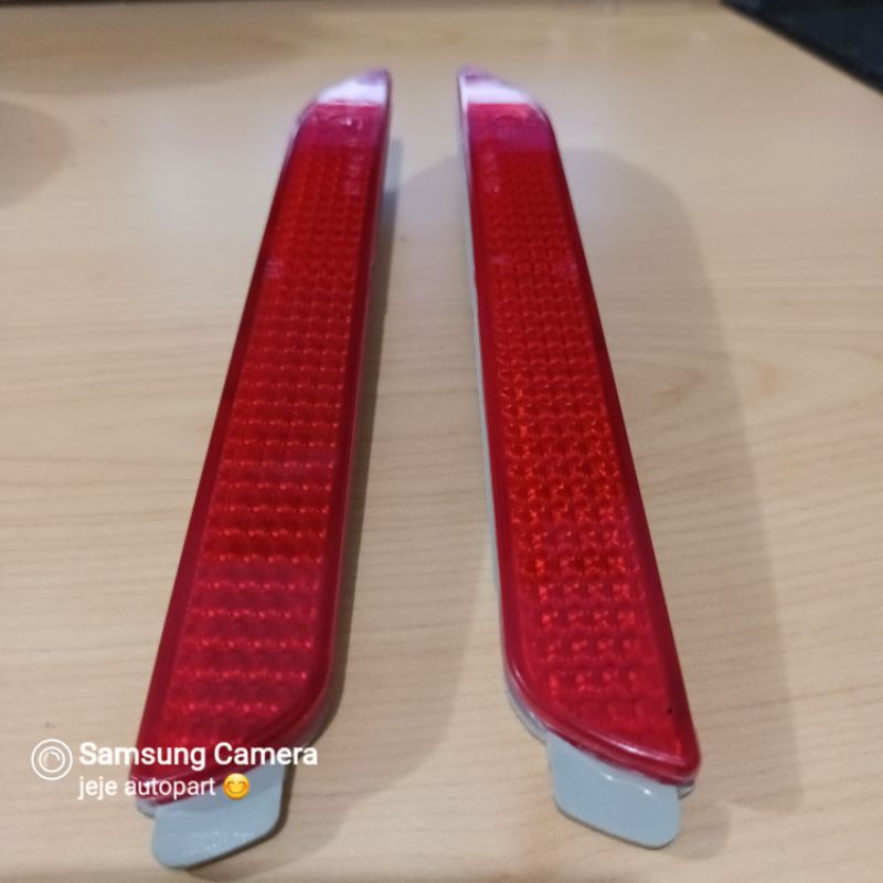 mata kucing reflektor bemper belakang innova 2005-2015 fortuner 2011-2015  alphard original Toyota asli  harga 1 set