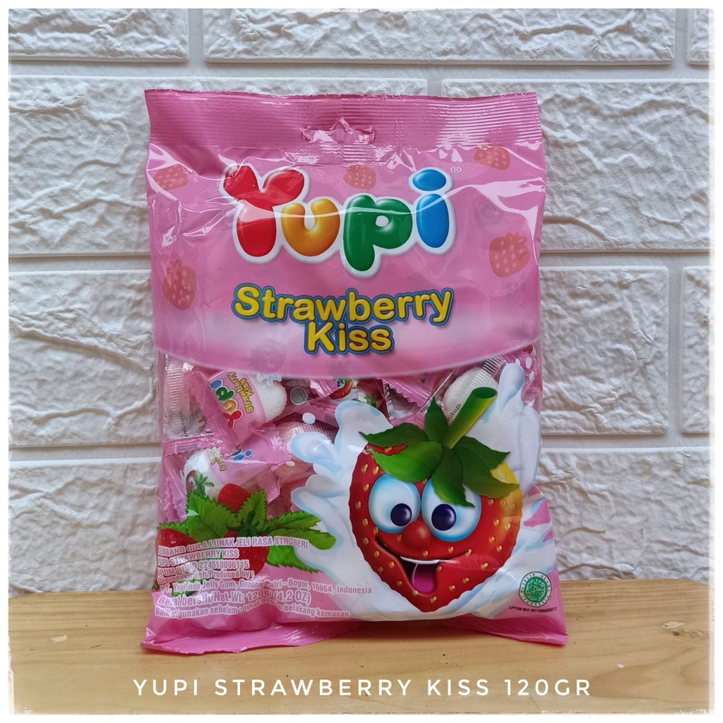 

Yupi Gummy Permen Candy Strawberry Kiss 120 gr Yupi Puff
