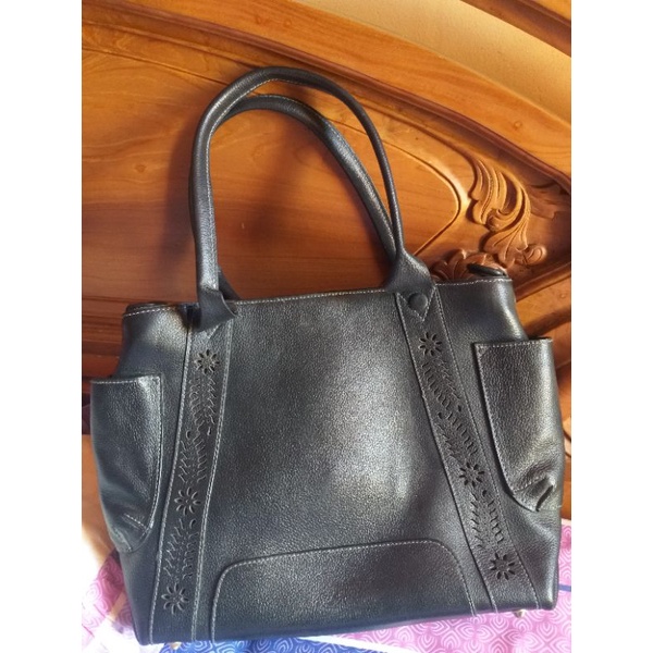 Preloved Tas Kulit Sewstories / Tas Kulit Wanita / Tas Hitam / Shoulder Bag Hitam / Tas Wanita / Tot
