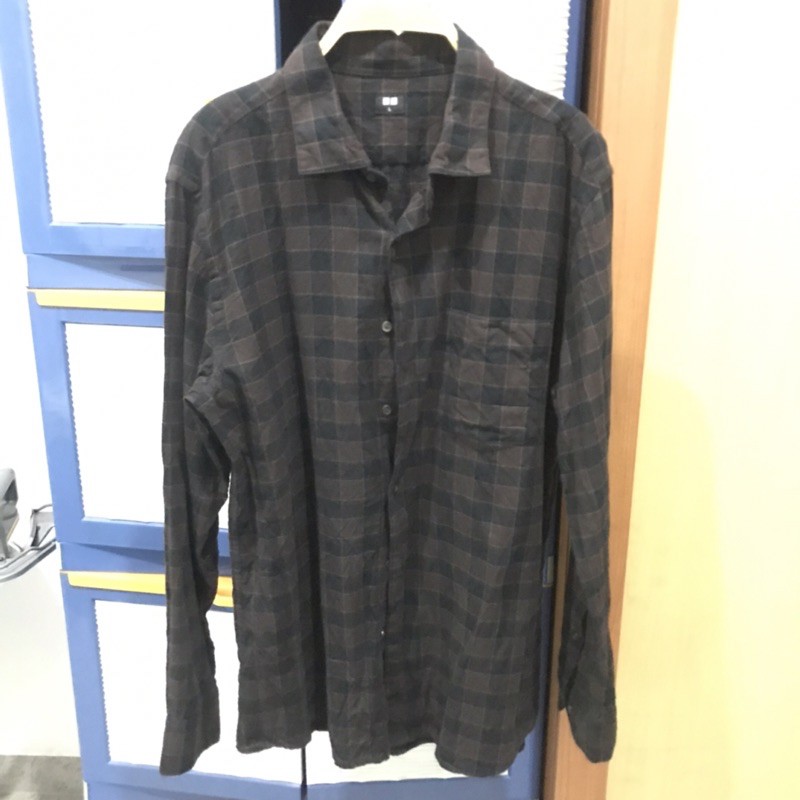 Kemeja lengan panjang flannel pria motif kotak cokelat Uniqlo size L