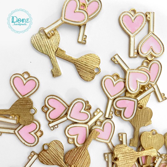 heart key pink charm enamel keychain aksesoris liontin anting gelang