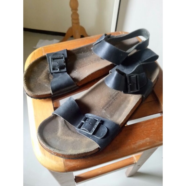 Sepatu Sendal Kulit Unisex by Hijack Sandals Preloved Bekas Second keep for @naningseptiangsih