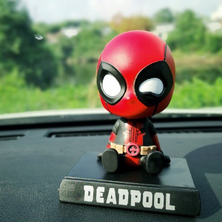 DEADPOOL PER Boneka Figure Miniatur Pajangan Mobil Stand Goyang Kepala Shacking Head