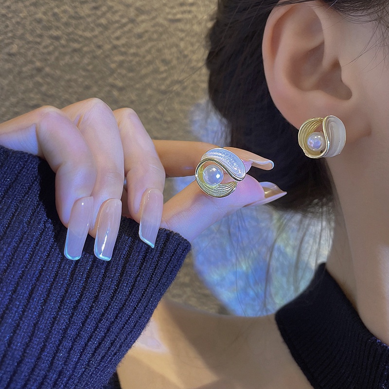 Anting Tusuk Asimetris Model Geometri Dengan Mutiara Gaya Retro Untuk Wanita