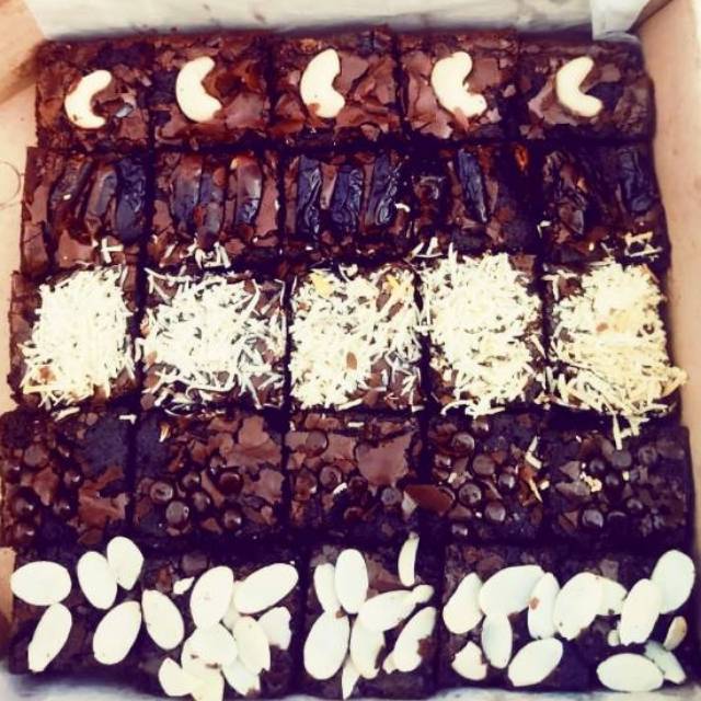 

SLICES BROWNIES