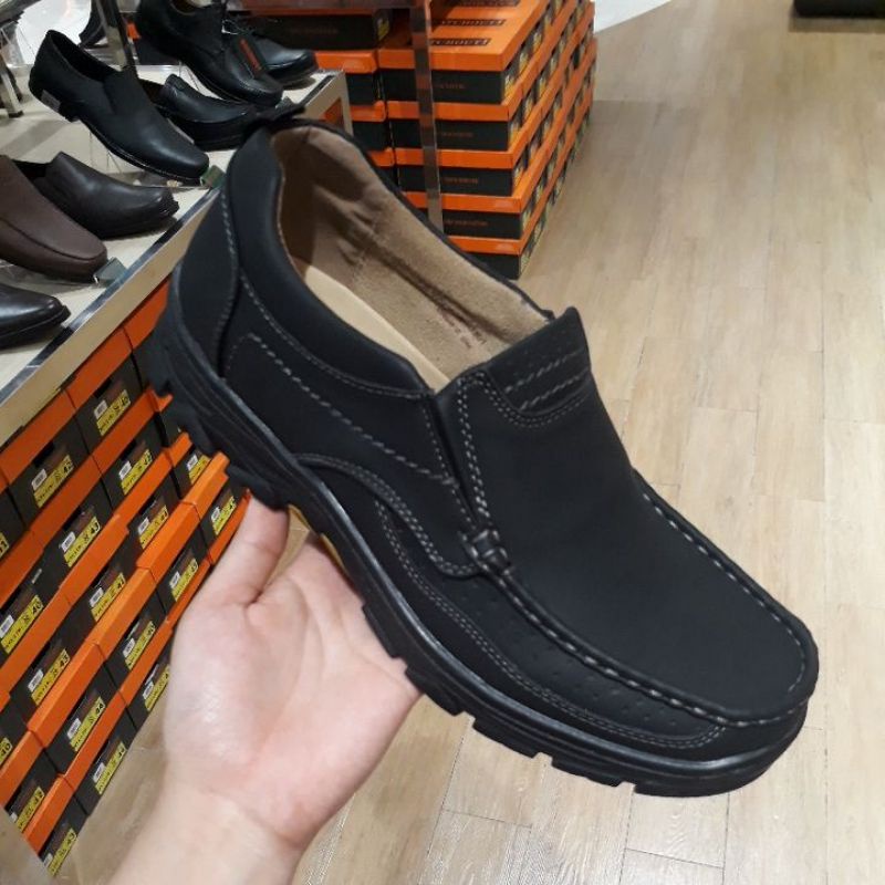 sepatu kasual pria brand dari Watchout 100% original