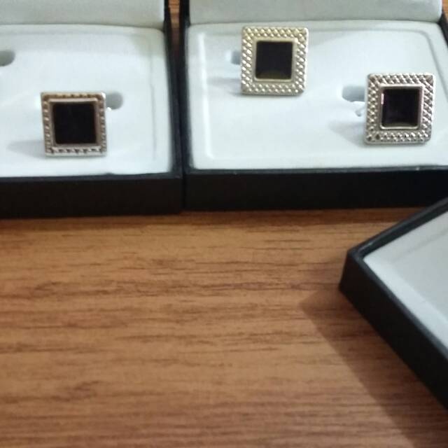 Cufflink kotak
