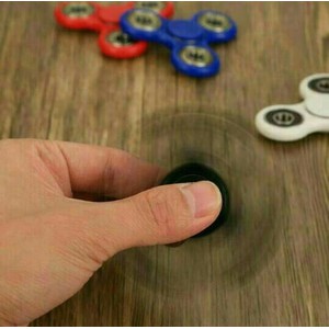 Mainan Hand Toys Spinner Tengah Besi Termurah.